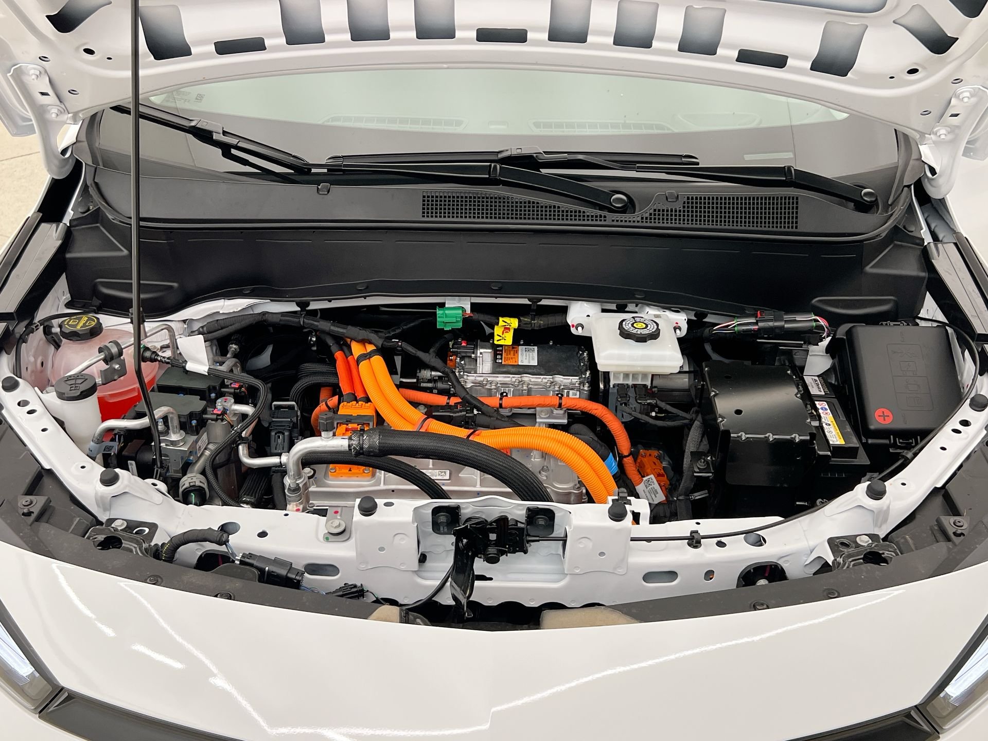 New 2027 Summit White Chevrolet LT image 60