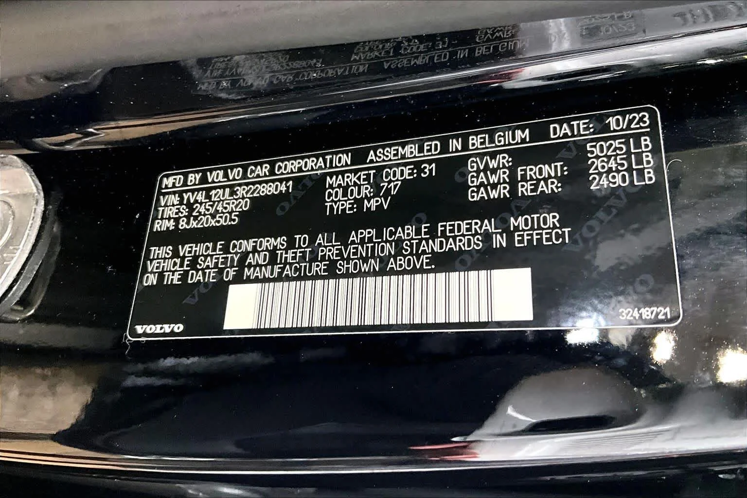 Used 2024 Onyx Black Metallic Volvo Plus Dark Theme image 34