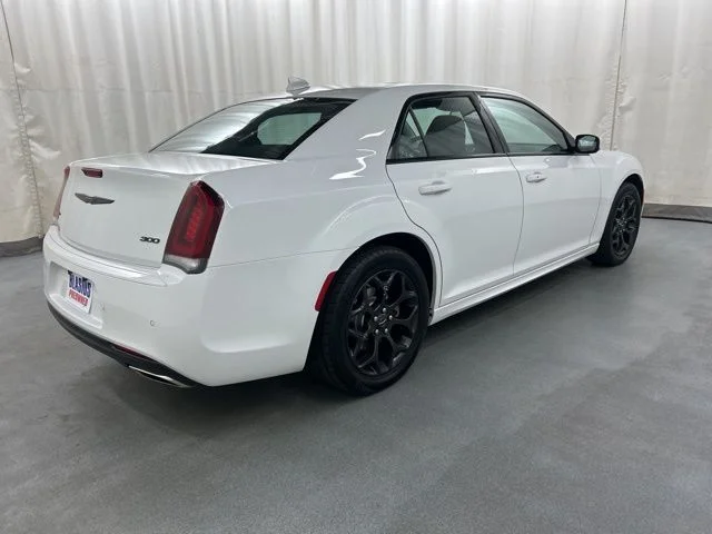 Used 2023 White Chrysler Touring image 6