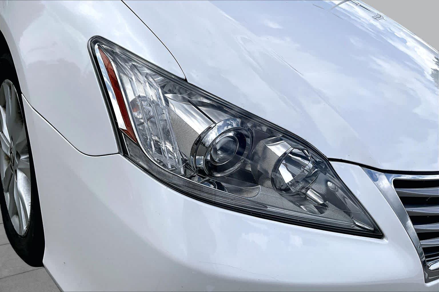 Used 2011 Starfire Pearl Lexus  image 24