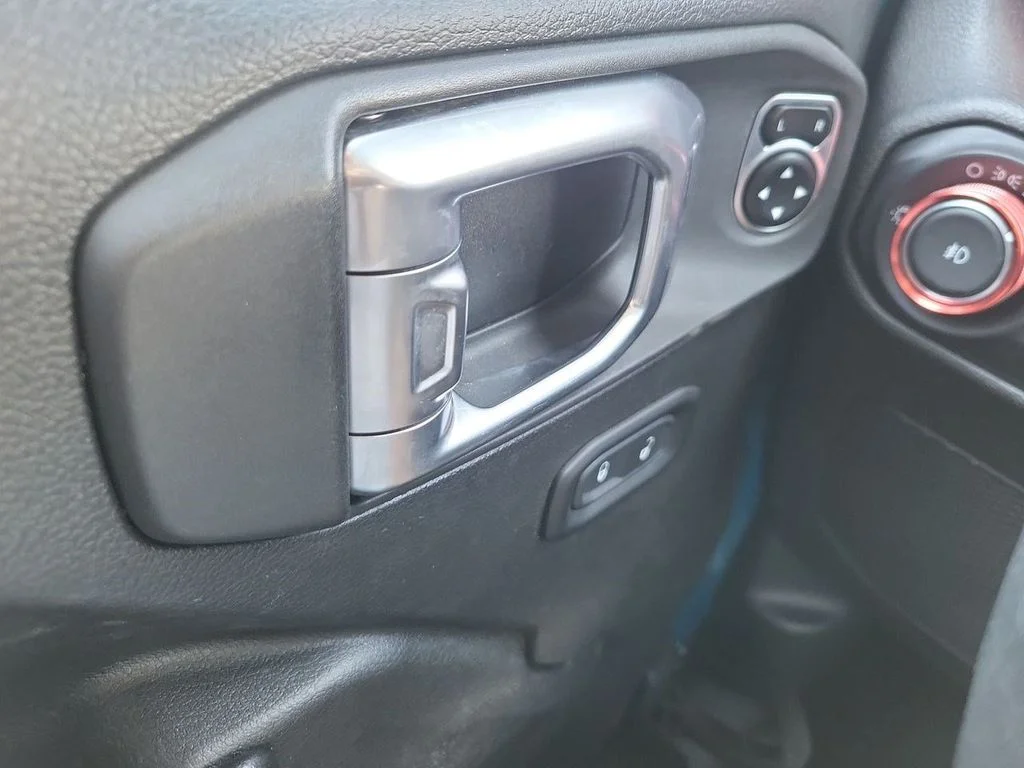 Used 2020 Bikini Pearlcoat Jeep Unlimited Rubicon image 30