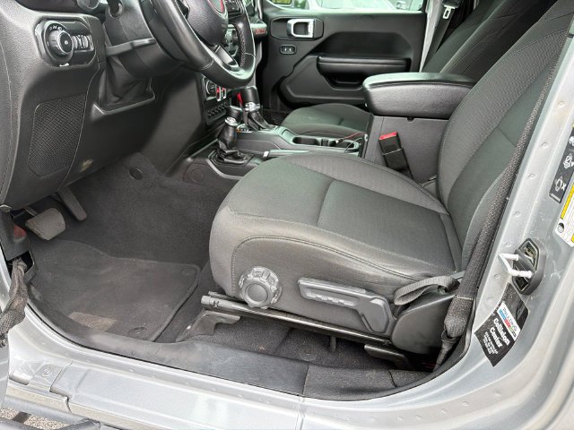 Used 2020 Silver Jeep Unlimited Sport Altitude image 9