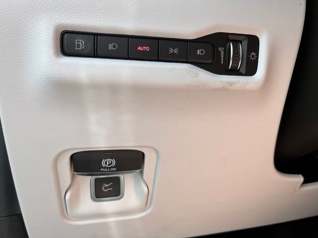 New 2026 Bright White Clearcoat Jeep Laredo image 38