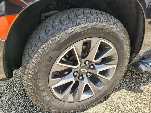 Used 2023 Black Chevrolet Z71 image 9