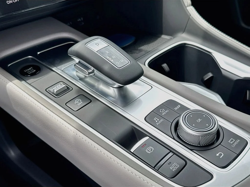 New 2027 GRAPHITE SHADOW INFINITI Luxe FWD image 17