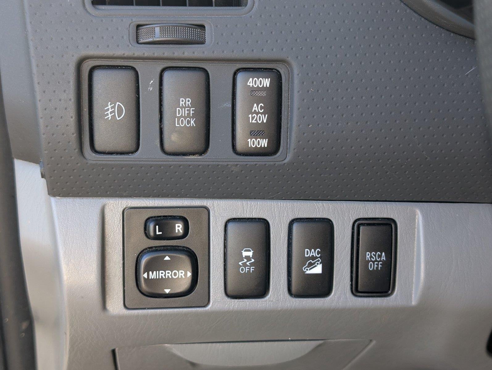 Used 2013 Super White Toyota Double Cab V6 4WD image 30