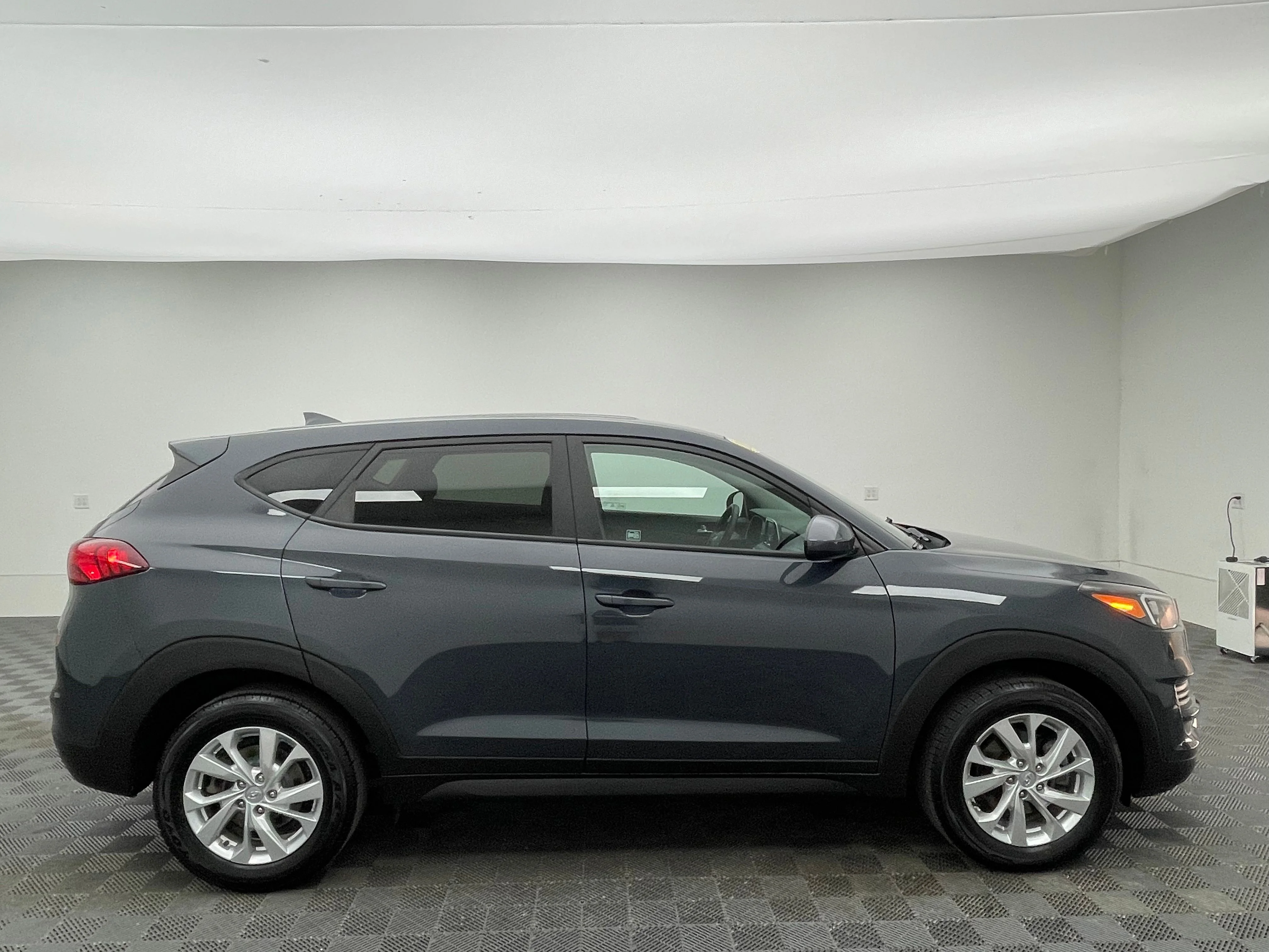 Used 2021 Dusk Blue Hyundai SE image 5