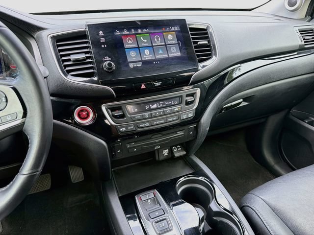 Used 2021 White Honda Touring 7-Passenger image 29