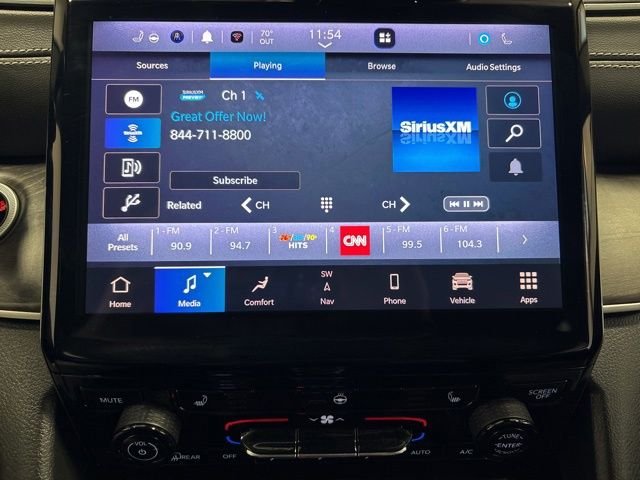 Used 2023 Diamond Black Crystal Pearlcoat Jeep Limited image 30