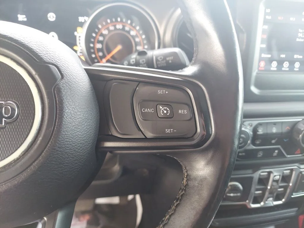 Used 2018 Silver Jeep Unlimited Sport S image 13