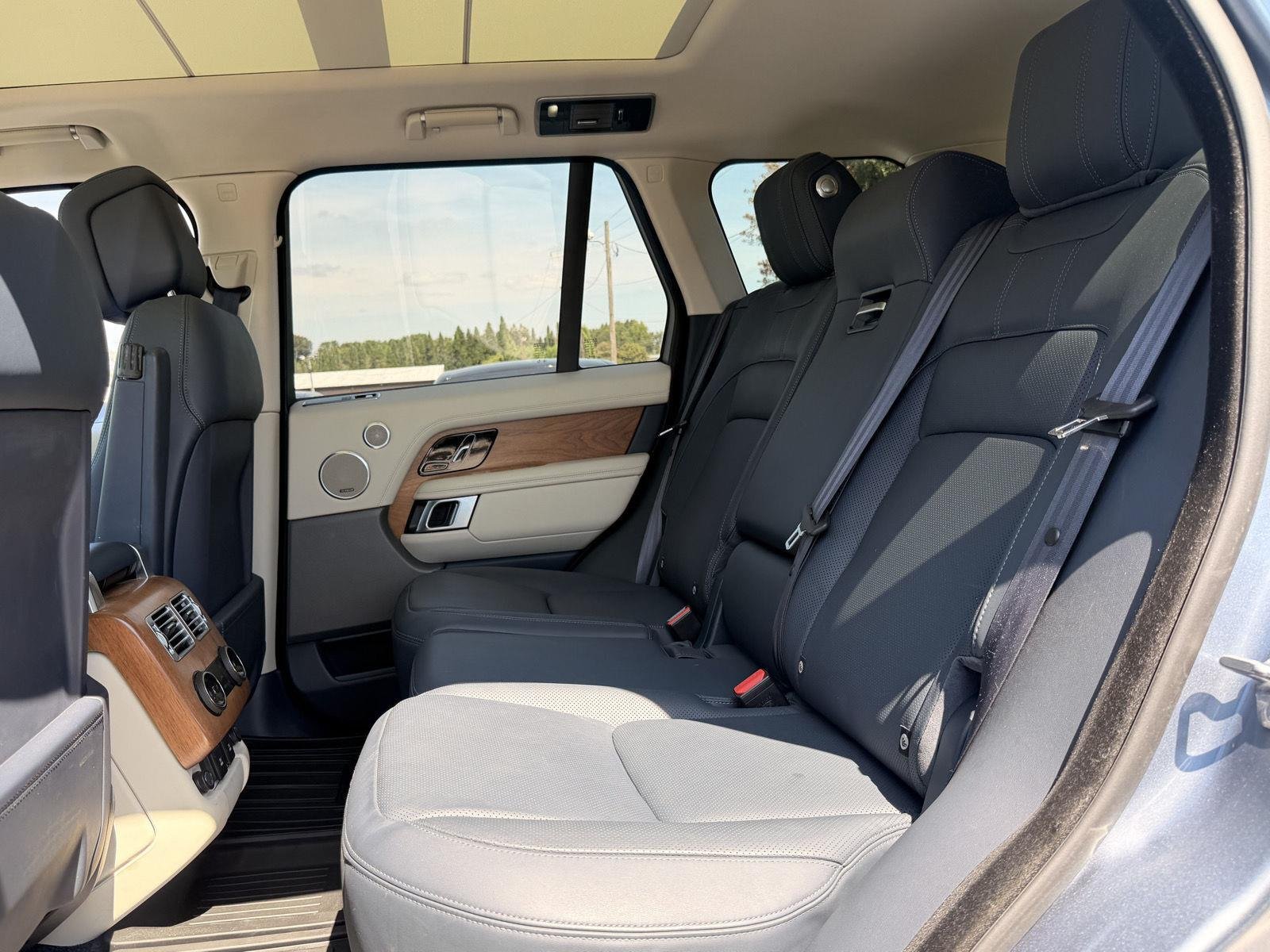 Used 2019 Byron Blue Metallic Land Rover HSE image 12