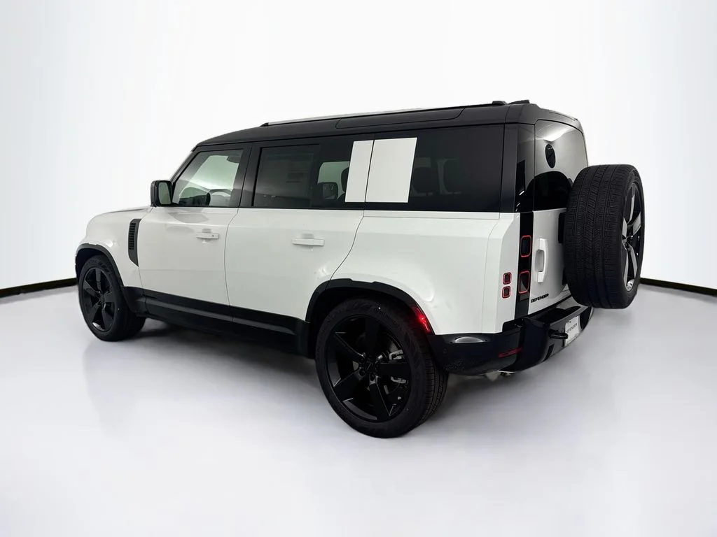 New 2026 Fuji White Land Rover X-Dynamic SE image 7