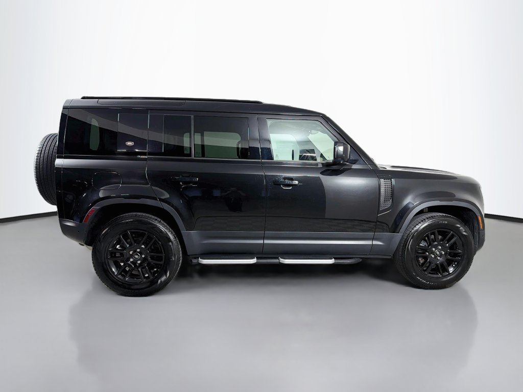 Used 2022 Black Land Rover S image 4