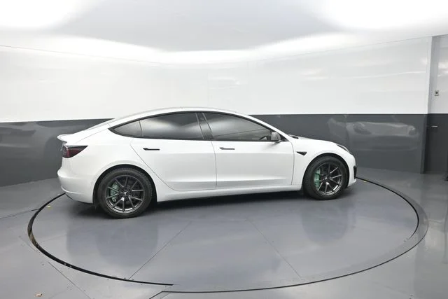 Used 2022  Tesla Long Range image 12