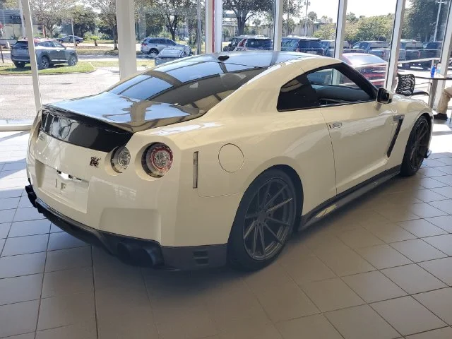 Used 2014 White Nissan Track Edition image 9
