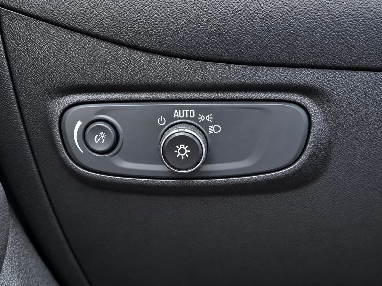 Used 2022 Iron Gray Chevrolet LT w/1LT image 21