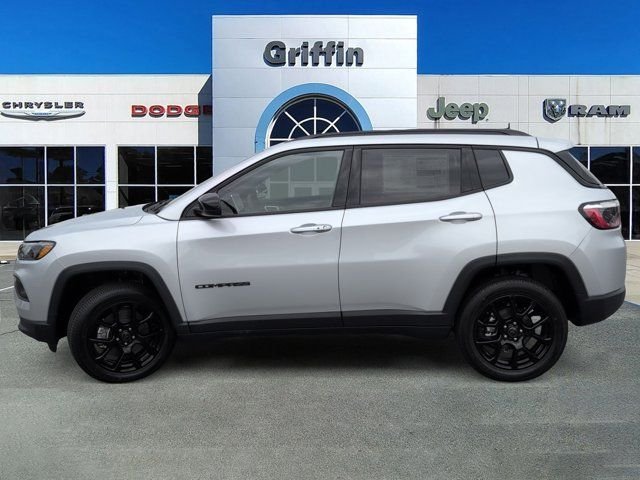 New 2026 Silver Zynith Metallic Clear-Coat Exterior Paint Jeep Latitude image 10