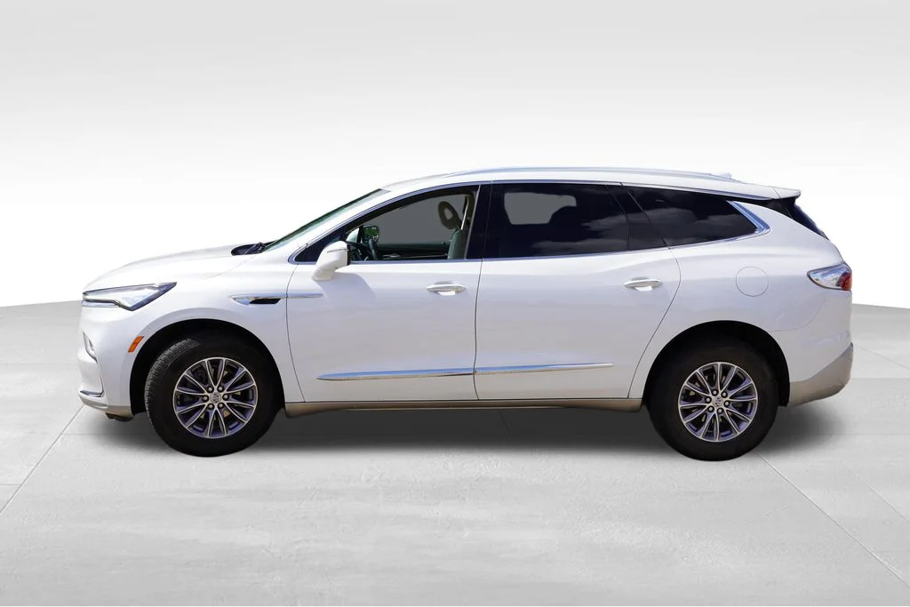 Used 2024 White Frost Tricoat Buick Essence image 9