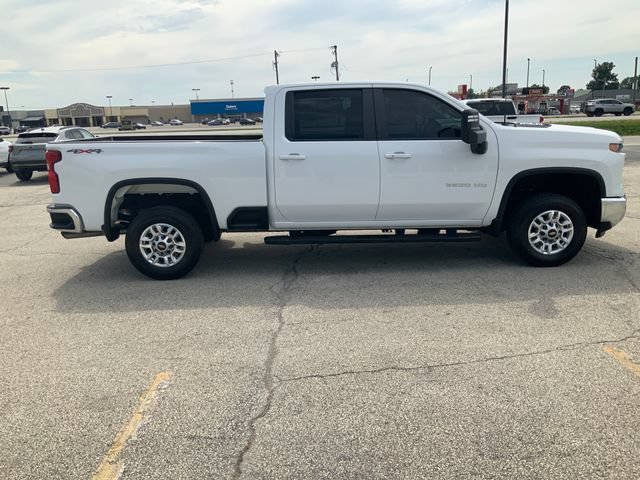 Used 2024 Summit White Chevrolet LT image 9