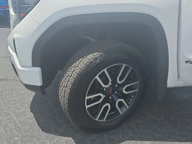 Used 2025 White GMC AT4 image 34