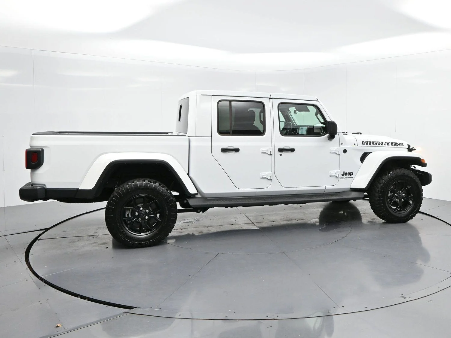 Used 2025 White Jeep High Tide image 8