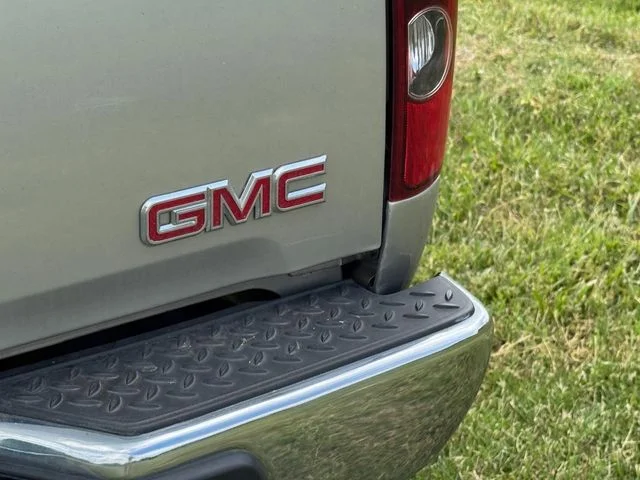 Used 2009 Silver GMC Value Package image 19