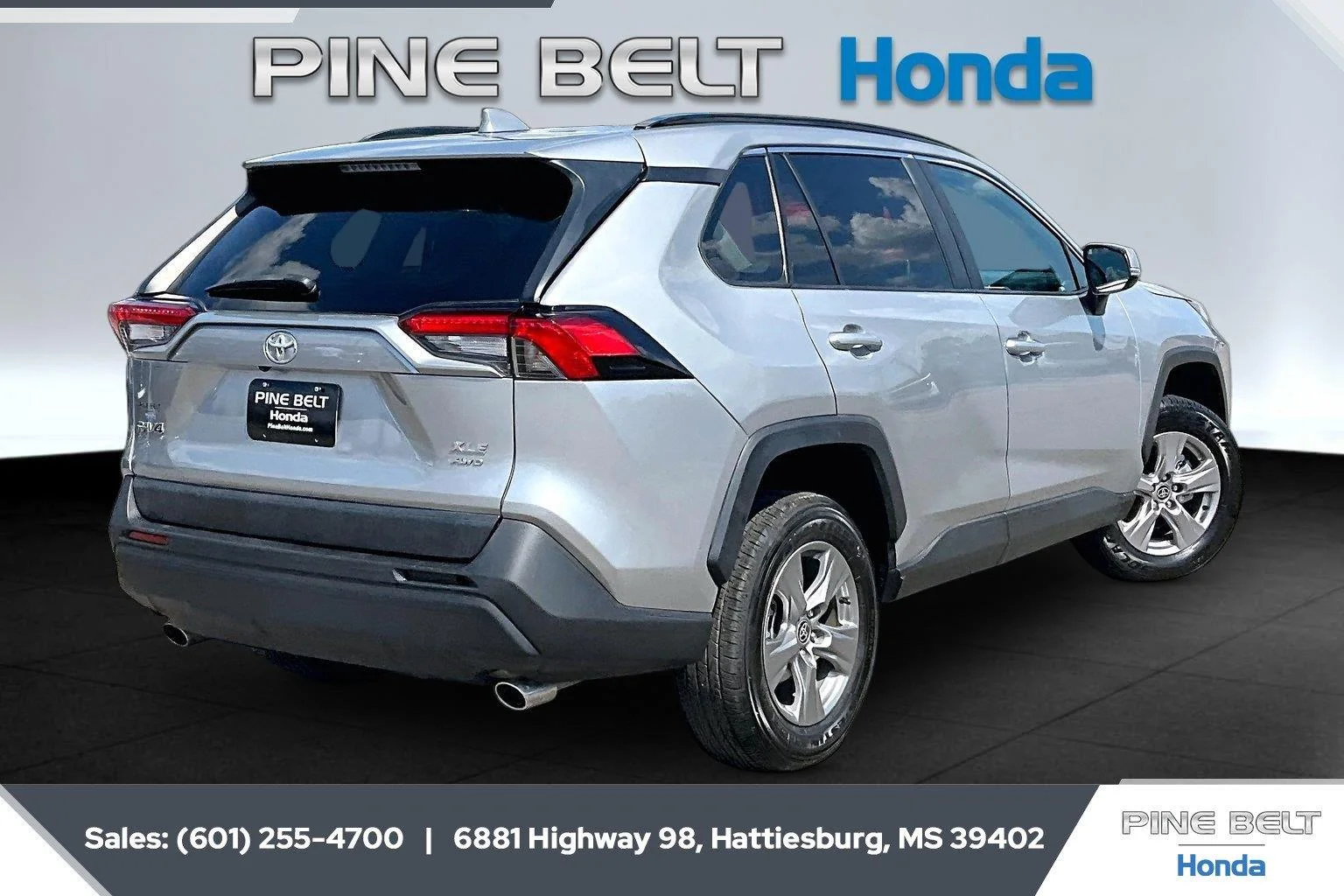 Used 2025 Silver Sky Metallic Toyota XLE image 11