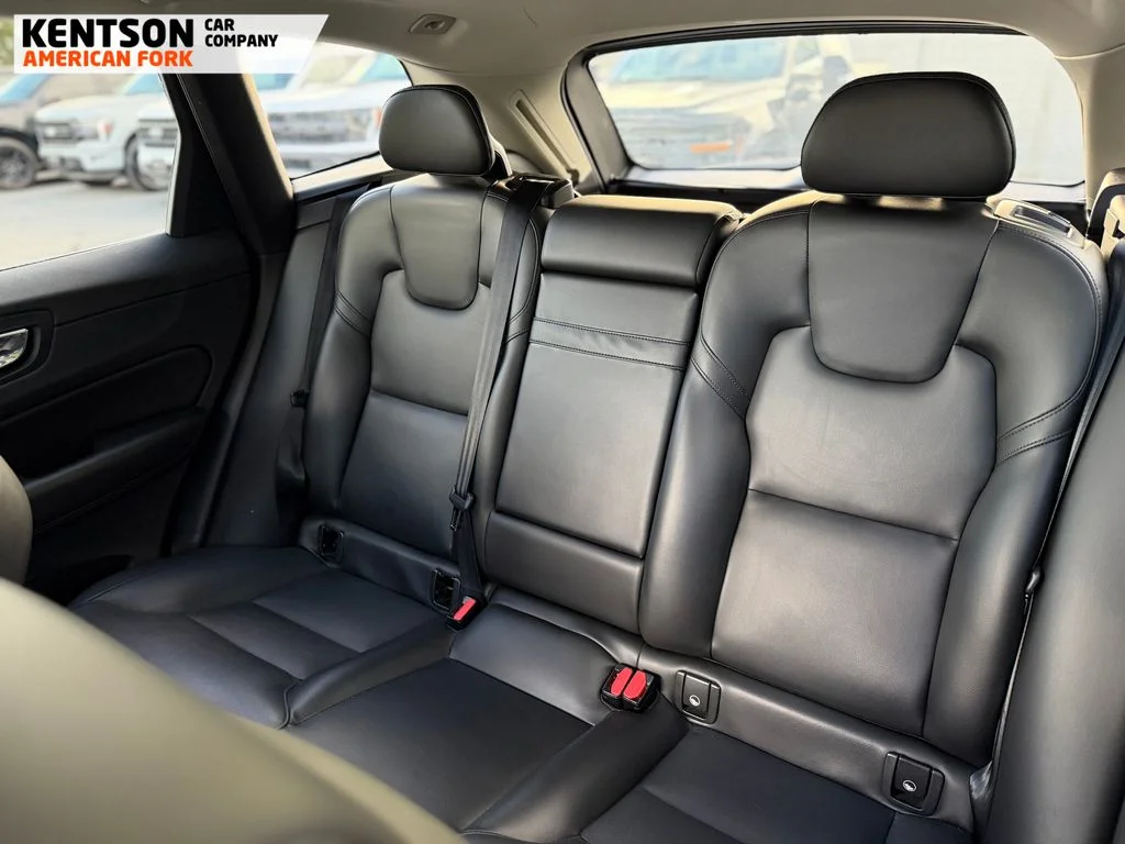 Used 2019 Gray Volvo T6 Momentum image 29