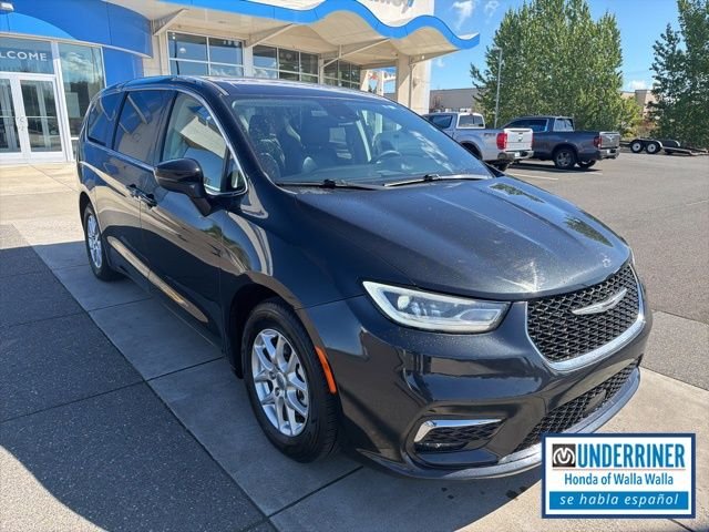 2023 Chrysler Pacifica Touring L's photo