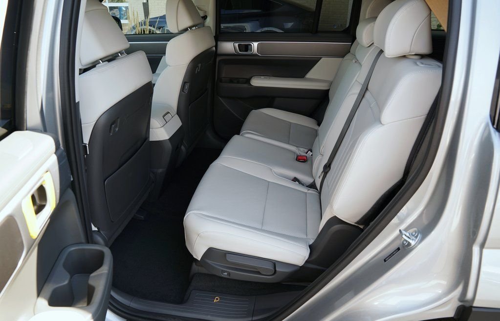 New 2026 Shimmering Silver Hyundai SEL image 47