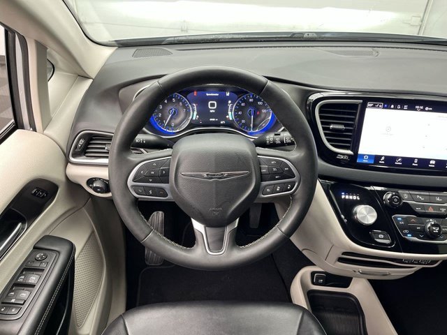 Used 2024 Silver Mist Clearcoat Chrysler Touring L image 13