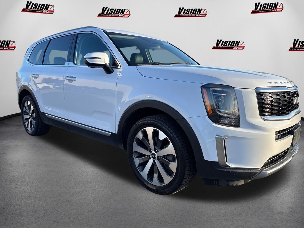 Used 2022 White Kia S image 3