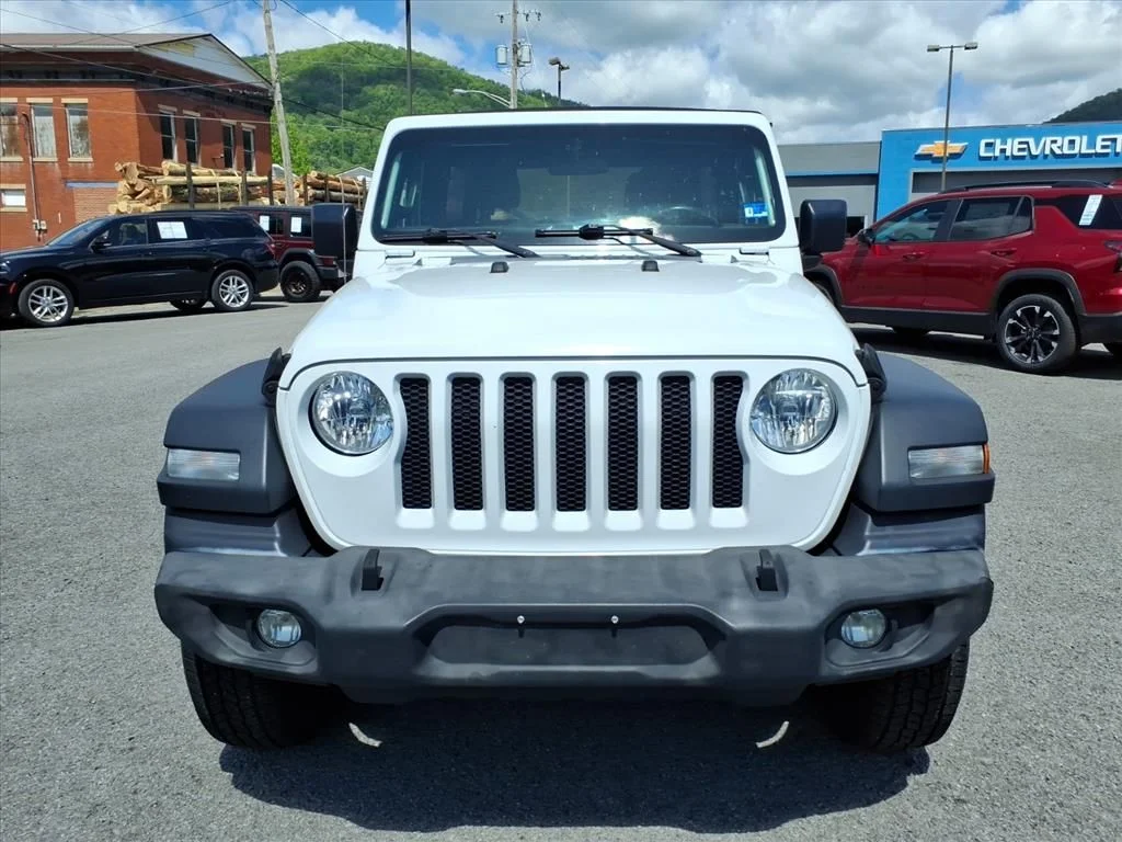 Used 2018 White Jeep Unlimited Sport S image 9