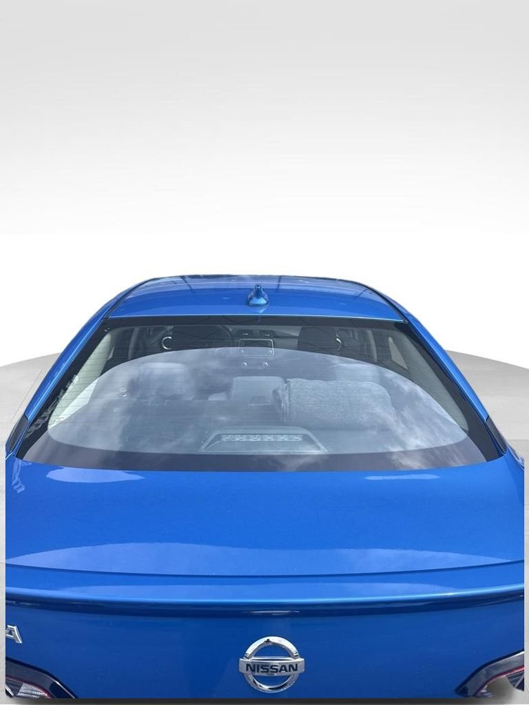 Used 2022 Blue Nissan 1.6 SR image 14
