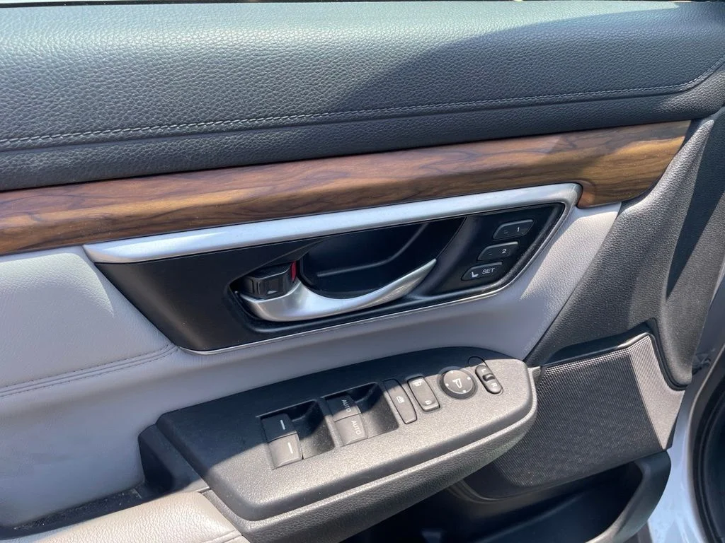 Used 2018  Honda Touring image 12