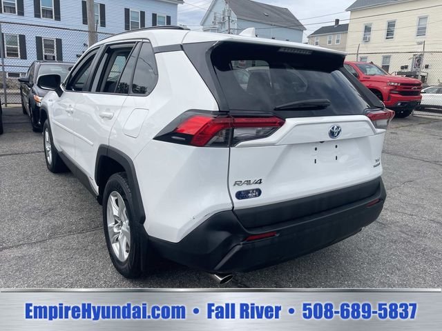 2021 Toyota RAV4 XLE - Photo 9