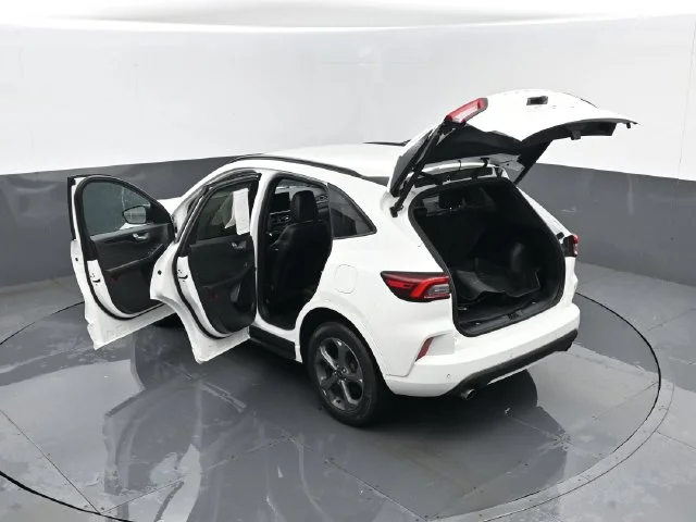 Used 2023 White Metallic Ford ST-Line image 28