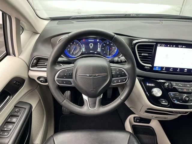 Used 2024 Silver Mist Clearcoat Chrysler Touring L image 13