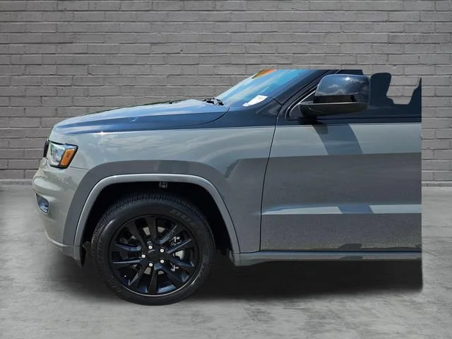 Used 2021 Gray Jeep Laredo X image 27