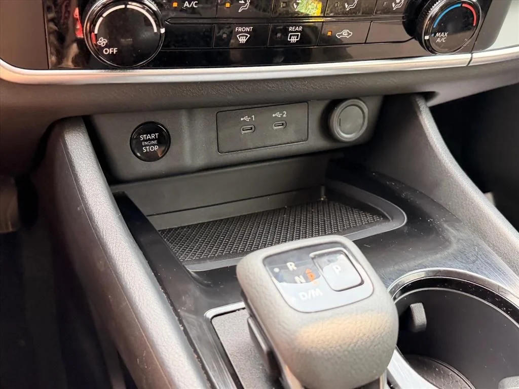 Used 2025 Silver Nissan S image 23