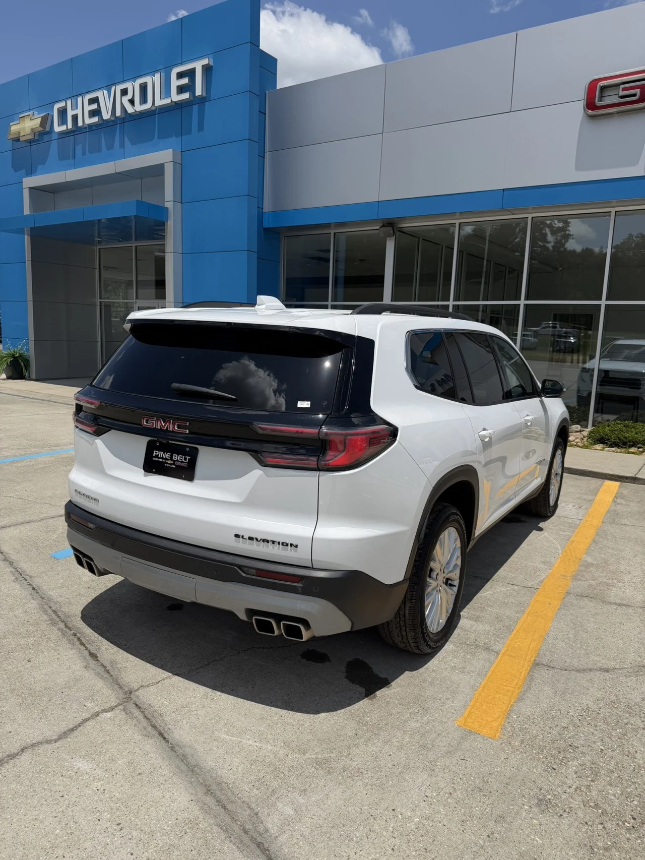 Used 2024 Summit White GMC Elevation image 4