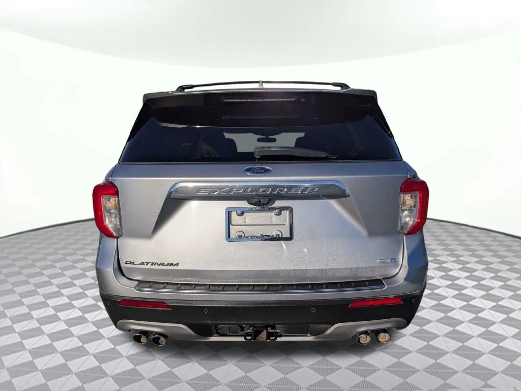 Used 2020 Silver Metallic Ford Platinum image 2