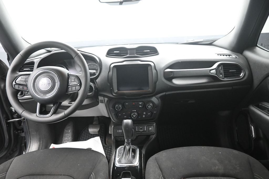 Used 2022 Gray Jeep Altitude image 10