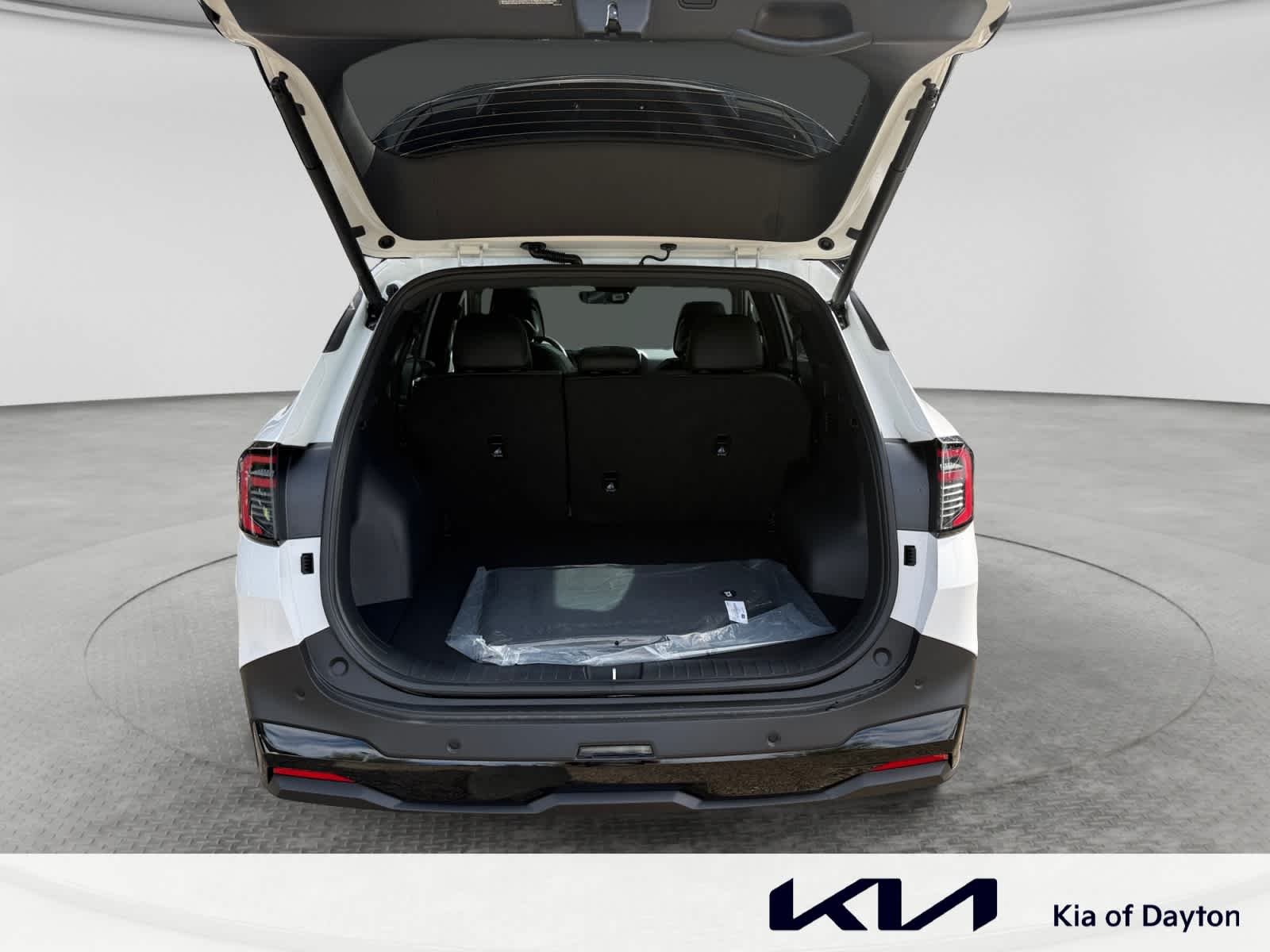 New 2027 Glacial White Pearl / Black Ro Kia X-Line image 23