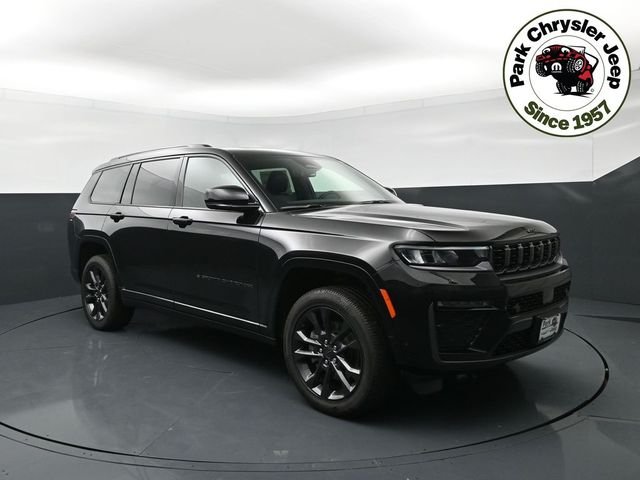 New 2026 Diamond Black Crystal Pearl-Coat Exterior Paint Jeep Limited image 1