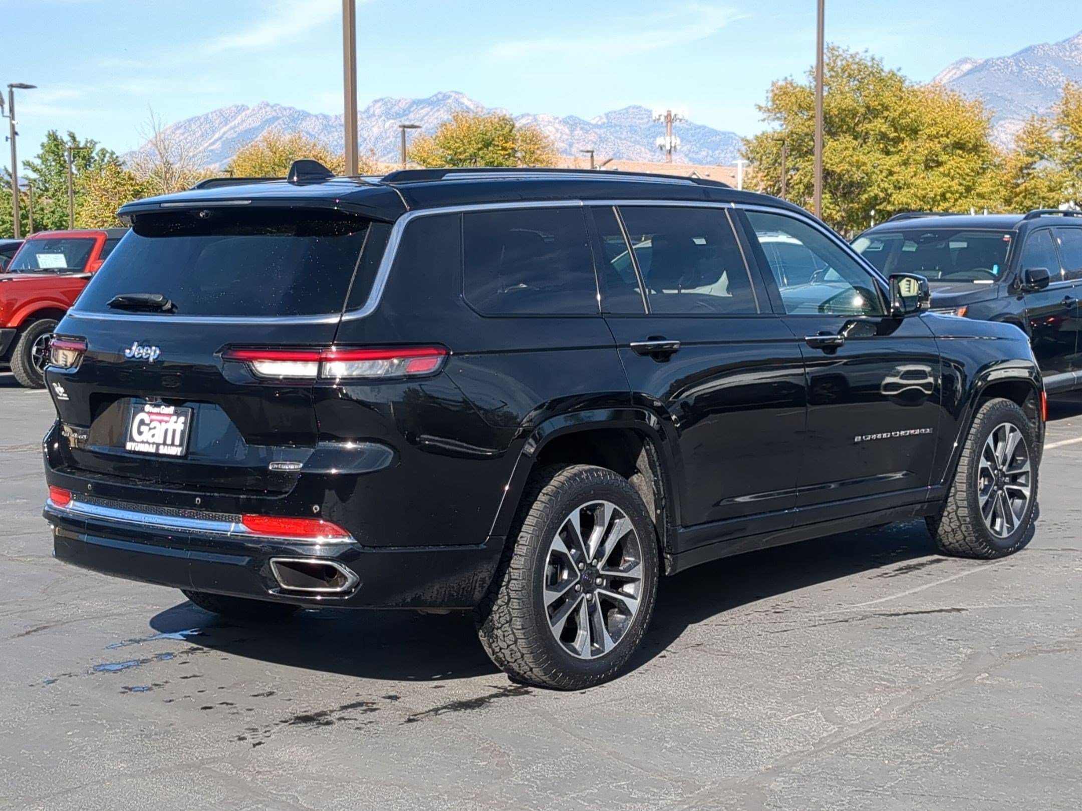 Used 2021 Diamond Black Crystal Pearlcoat Jeep Overland image 3