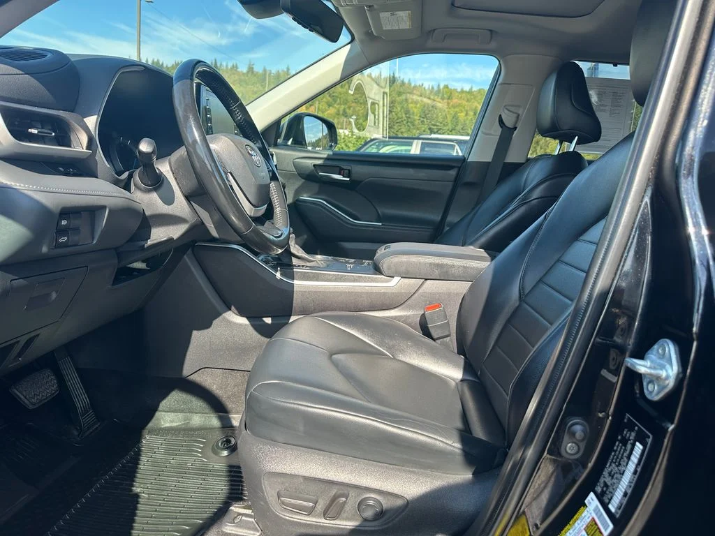 Used 2022 Black Toyota XLE image 13