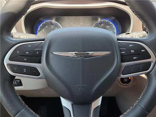 Used 2023 White Chrysler LX Passenger image 19