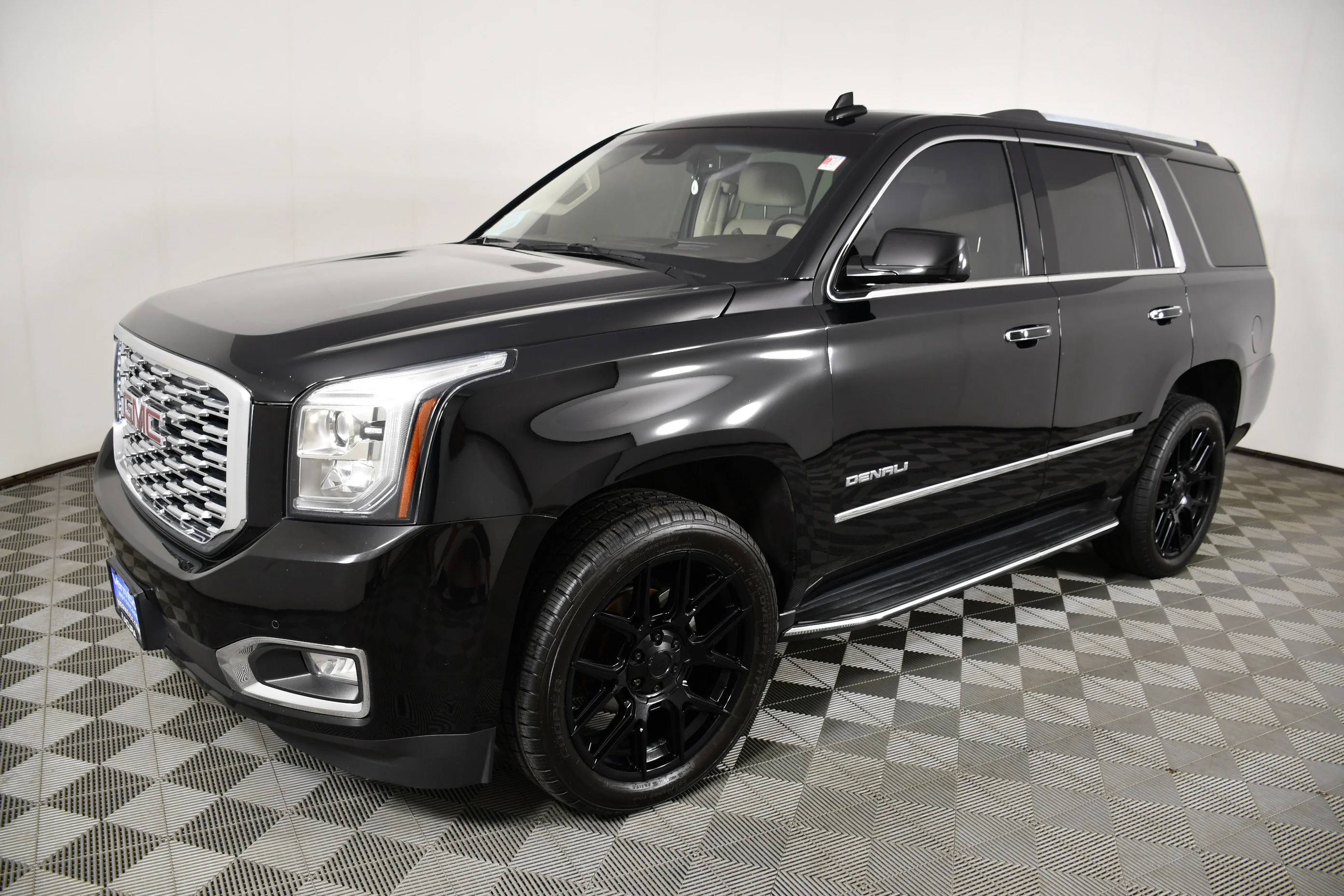 Used 2018 Onyx Black GMC Denali image 10