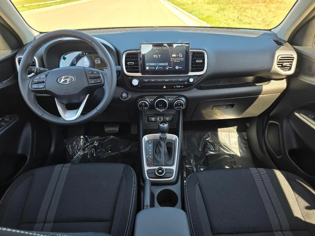 2025 Hyundai Venue SEL - Photo 24